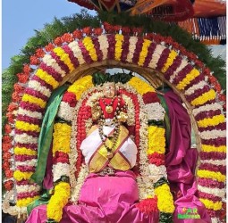 மாணிக்கவாசகர் சிறப்பு அலங்காரத்தில்........