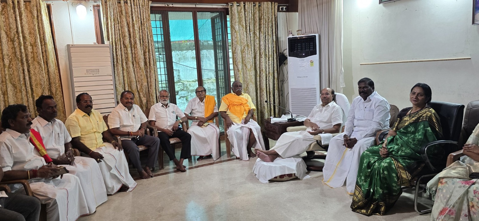 ராமதாஸ் தலைமையில் பாமக நிர்வாகக்குழு கூட்டம்