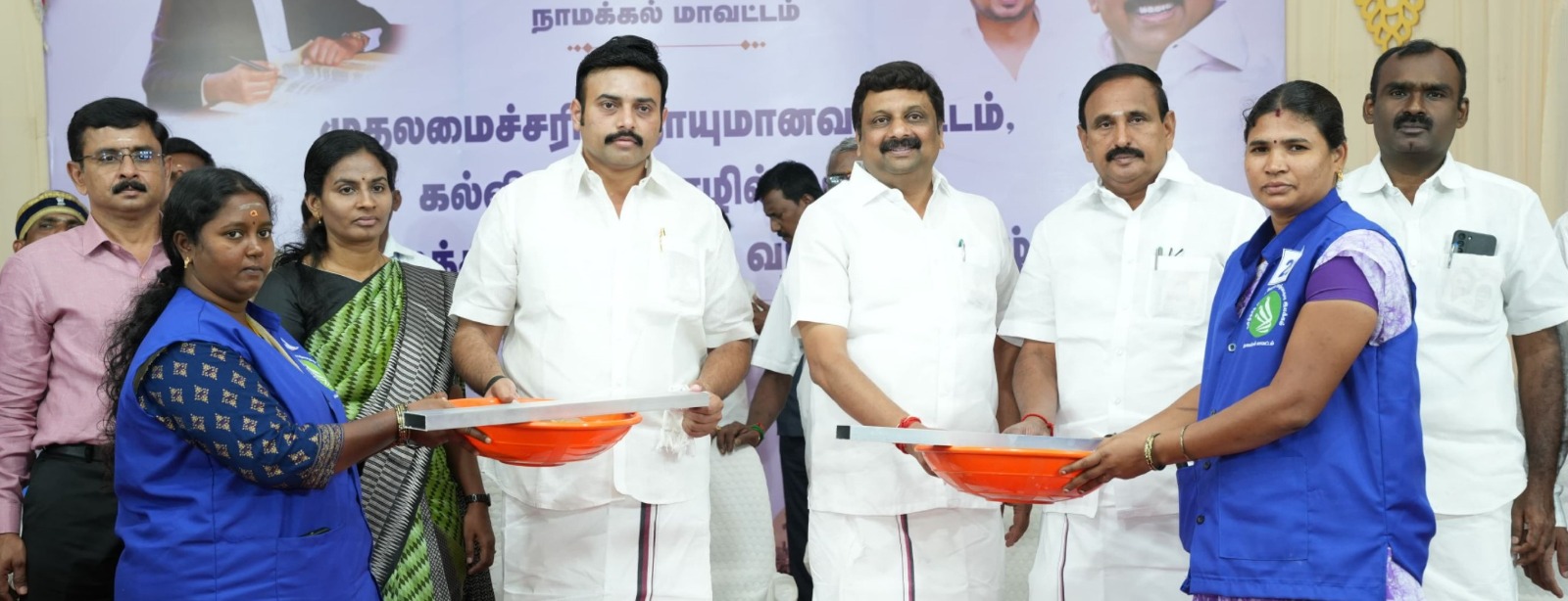 நாமக்கல் கலெக்டர் துர்கா மூர்த்தி தலைமையில் நடந்த நிகழ்வில் 2,484 பயனாளிகளுக்கு ரூ.7.14 கோடி மதிப்பீட்டில், நலத்திட்ட உதவி