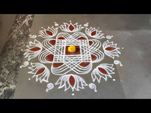 கோலமிடும் கோளமயில்....