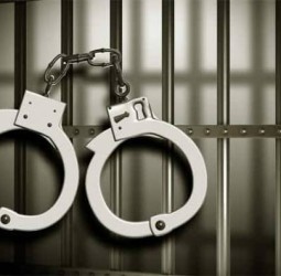 பிரபல நிறுவனம் பெயரில் போலி பொருள் விற்றவர் கைது