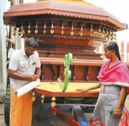 பழனி முருகன் மலைக் கோவிலில் ரூ.4 கோடியில் வெள்ளித் தகடு பதிக்கும் பணி