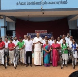 தூய யோவான் மேல்நிலைப்பள்ளியில் பள்ளி மாணவ மாணவியருக்கு தமிழ்நாடு அரசின் விலையில்லா மிதிவண்டி