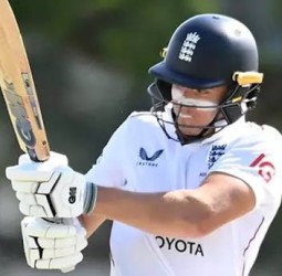 ஆஷஸ் 4-வது டெஸ்ட்: இங்கிலாந்து அணி அறிவிப்பு