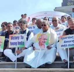 காந்தி பெயர் மாற்றம்! கர்நாடகத்தில் சித்தராமையா தலைமையில் காங்கிரஸ் ஆர்ப்பாட்டம்!