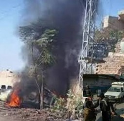 பாகிஸ்தான்: அரசு அதிகாரி கார் மீது பயங்கரவாதிகள் தாக்குதல் - 4 பேர் பலி