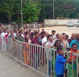 ஏழுமலையானை தரிசிக்க 30 மணி நேரம் காத்திருப்பு