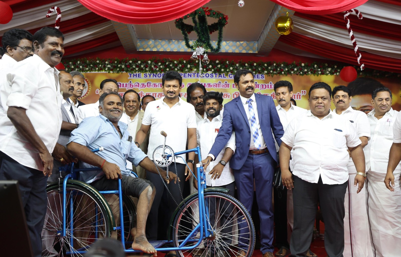 மதுரை மாநகரில் நேற்று முன்தினம்நடந்த கிறிஸ்துமஸ் பெருவிழா