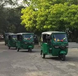 மதுரையில் சோழன் டூர்ஸ் நிறுவனத்தின் சார்பில் பெண்கள் இ-–ஆட்டோ ஓட்டுநர் திட்டம் தொடக்கம்