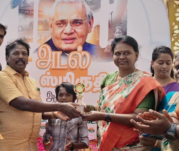 திருநெல்வேலியில் நேற்று வாஜ்பாய் பிறந்த நாள் விழா