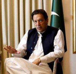 சிறையில் இம்ரான்கான் உயிரோடு இருக்கிறார்: பிடிஐ கட்சி செனட் உறுப்பினர் குர்ராம் ஜீஷன் தகவல்