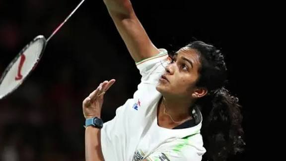 சர்வதேச பேட்மிண்டன் சம்மேளனத்தின் வீரர் - வீராங்கனைகளின் ஆணைய தலைவராக பி.வி.சிந்து நியமனம்