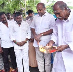 புதுச்சேரி மேட்டுப்பாளையத்தில் புதிய மீன் அங்காடி கடைகளுக்கான கட்டுமான பணி