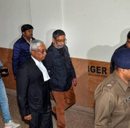 அமலாக்கத் துறை அழைப்பாணை விவகாரம்: ஜாா்க்கண்ட் முதல்வா் நீதிமன்றத்தில் ஆஜா்