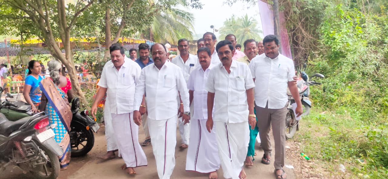 அருள்மிகு அண்ணாமலையார் ஆலயத்தில் மார்கழி மாத பிறப்பை முன்னிட்டு அண்ணாமலையார் மலை கிரிவலம்