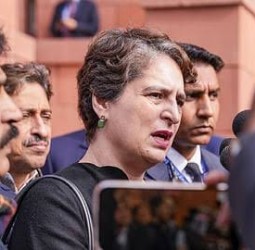 100 நாளுக்கு பதில் 125 நாள் வேலை என்பது ஏமாற்றும் தந்திரம்” - பிரியங்கா காந்தி