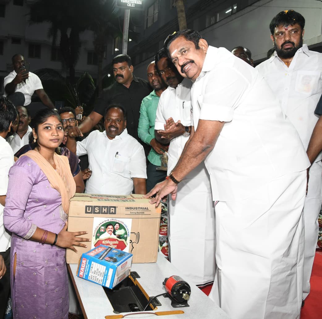 அதிமுக சார்பில் நடந்த கிறிஸ்துமஸ் விழா