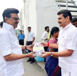 முதல்வர் ஸ்டாலினை முன்னாள் அமைச்சர் செந்தில்பாலாஜி வரவேற்றார்