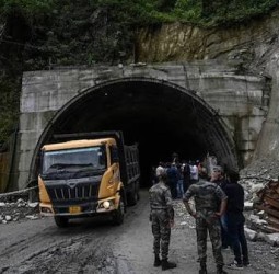 சீன எல்லை வரை ராணுவச் சாலை: