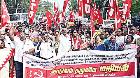 டிராவல்ஸ் உரிமையாளரை தாக்கி ‘ஜிபே’ மூலம் பணம் பறித்த திருநங்கைகள் கைது