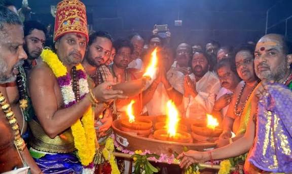 திருவண்ணாமலை தீப விழாவில் லட்சக்கணக்கான மக்கள் பங்கேற்பு