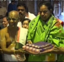திருப்பதி தேவஸ்தானம் சார்பில் பட்டு வஸ்திரங்கள்