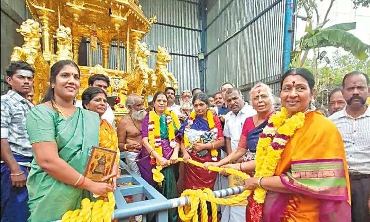 ஏகாம்பரநாதர் ஏலவார்க்குழலி அம்மன் கோவிலுக்கு ஏகாம்பரநாதர் இறை பணி அறக்கட்டளை சார்பில் பல கோடி ரூபாய் மதிப்பீட்டில் தங்கத் தேர்