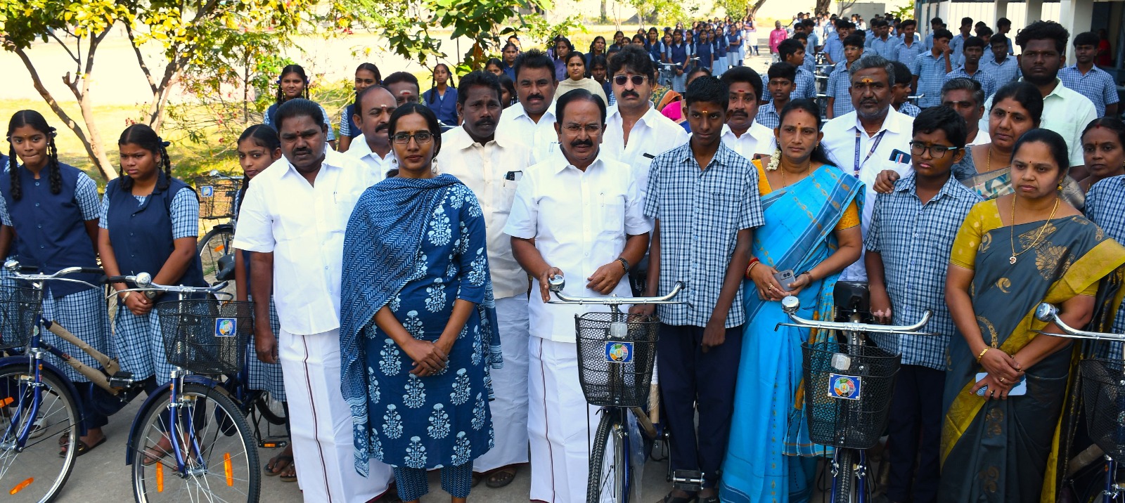 சேலம் கன்னங்குறிச்சி அரசு மேல்நிலைப்பள்ளியில் விலையில்லா மிதிண்டி