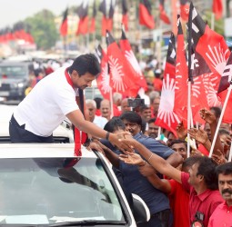 உதயநிதிக்கு திமுகவினர் உற்சாக வரவேற்பு..