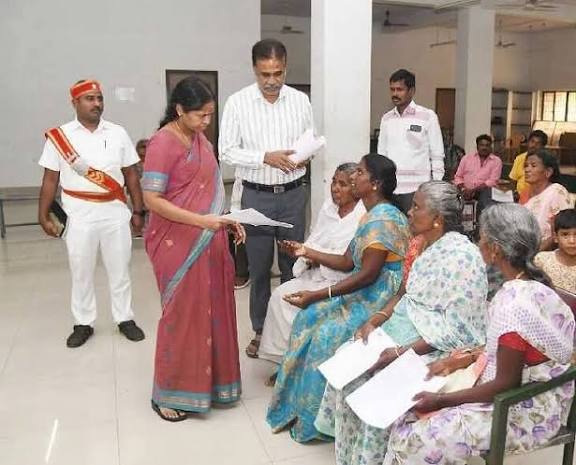 சேலத்தில் மக்கள் குறைதீர்க்கும் கூட்டம்