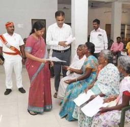 சேலத்தில் மக்கள் குறைதீர்க்கும் கூட்டம்