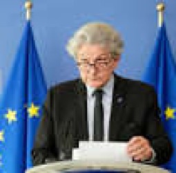 அதிகாரிகள் மீதான தடைக்கு ஐரோப்பிய ஒன்றியம் கண்டனம்