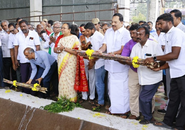 வேலூர் கூட்டுறவு சர்க்கரை ஆலையில் கரும்பு அரவை