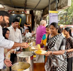 பாஜக ஆன்மீக பிரிவு மாநில செயலாளர் ப்ரீத்தி சாய் மாநில செயலாளர் வினோஜ் செல்வம் அன்னதானம்