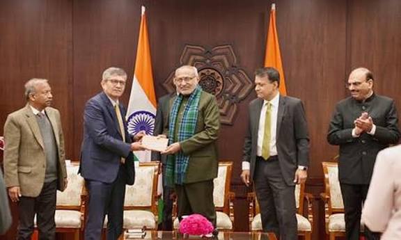 வளா்ந்த பாரதம் 2047’ இலக்கை நனவாக்குவதில் குடிமைப் பணி அதிகாரிகளுக்கு முக்கியப் பங்கு: குடியரசு துணைத் தலைவா்