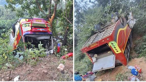 ஆந்திராவில் தனியார் பேருந்து பள்ளத்தில் கவிழ்ந்து விபத்து: 9 பேர் பலி