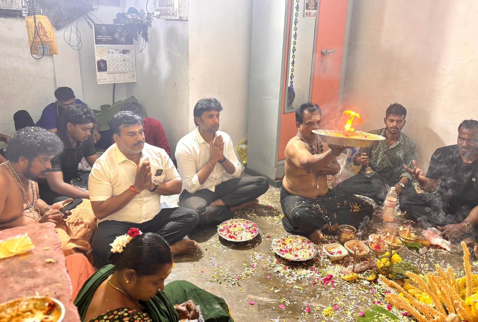 வட சென்னை குயப்பேட்டை பகுதியில் ஆதிபெரியபாளையத்தம்மன் கோவிலில் ஐயப்ப பஜனை