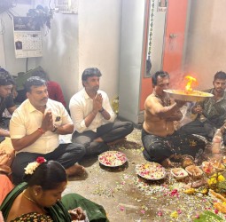 வட சென்னை குயப்பேட்டை பகுதியில் ஆதிபெரியபாளையத்தம்மன் கோவிலில் ஐயப்ப பஜனை