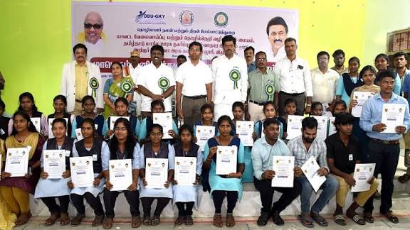 வேலைவாய்ப்பு முகாமில் தேர்வு பெற்றவர்களுக்கு பணி நியமன ஆணை: விழுப்புரம் கலெக்டர் வழங்கினார்