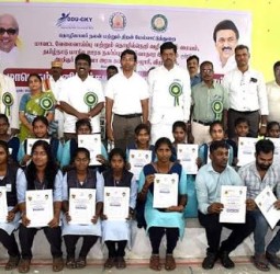 வேலைவாய்ப்பு முகாமில் தேர்வு பெற்றவர்களுக்கு பணி நியமன ஆணை: விழுப்புரம் கலெக்டர் வழங்கினார்