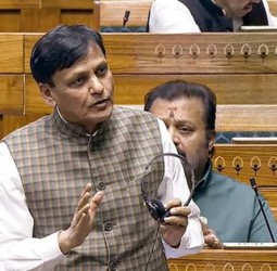 3 ஆண்டுகளில் 438 மத்திய காவல் படையினா் தற்கொலை! 2014 முதல் 23,000 காவலா்கள் ராஜிநாமா!