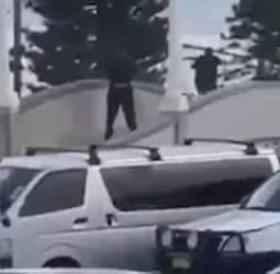 ஆஸ்திரேலியாவின் சிட்னி கடற்கரையில் துப்பாக்கிச் சூடு: 10 பேர் உயிரிழப்பு!