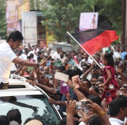 உதயநிதிக்கு திமுகவினர் உற்சாக வரவேற்பு