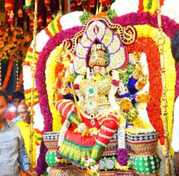 மேல்மலையனூர் அங்காளம்மன் கோவிலில் மார்கழி மாத அமாவாசை ஊஞ்சல் உற்சவம்