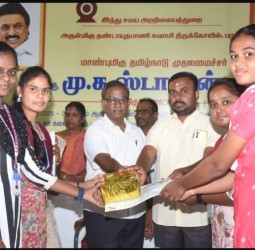 பழனி பழனியாண்டவர் கலை கல்லூரியில் முருக பக்தி இலக்கியப் போட்டி