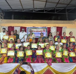 மயிலாடுதுறையில் மாணவிகளின் பரத நாட்டியம்