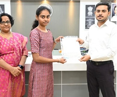 18வயது பூர்த்தி அடைந்த மூன்று பயனாளிகளுக்கு ரூ.1.51 லட்சம் மதிப்பீட்டில் காசோலை