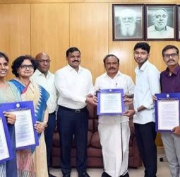 4 இளநிலை வேலைவாய்ப்பு அலுவலர்களுக்கு பணிநியமன ஆணை:சி.வி.கணேசன் வழங்கினார்