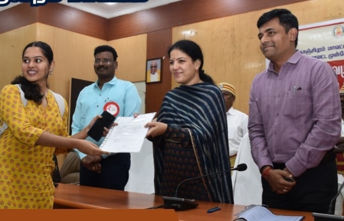 காஞ்சிபுரம் கலெக்டர் அலுவலகத்தில் மாணவ, மாணவிகளுக்கு ரூ.1.81 கோடி கல்விக்கடன்