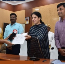 காஞ்சிபுரம் கலெக்டர் அலுவலகத்தில் மாணவ, மாணவிகளுக்கு ரூ.1.81 கோடி கல்விக்கடன்